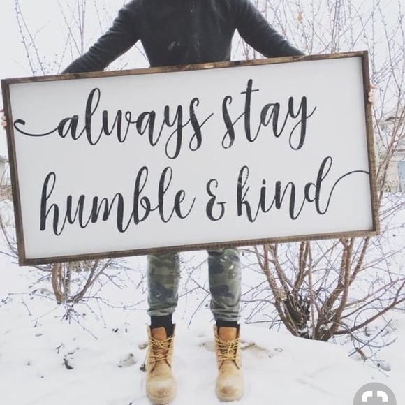 Meet your Posher, Jenn😊 - Picture 1 of 2